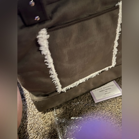 Private Quarters North Woods Bag - Picture 2 of 4